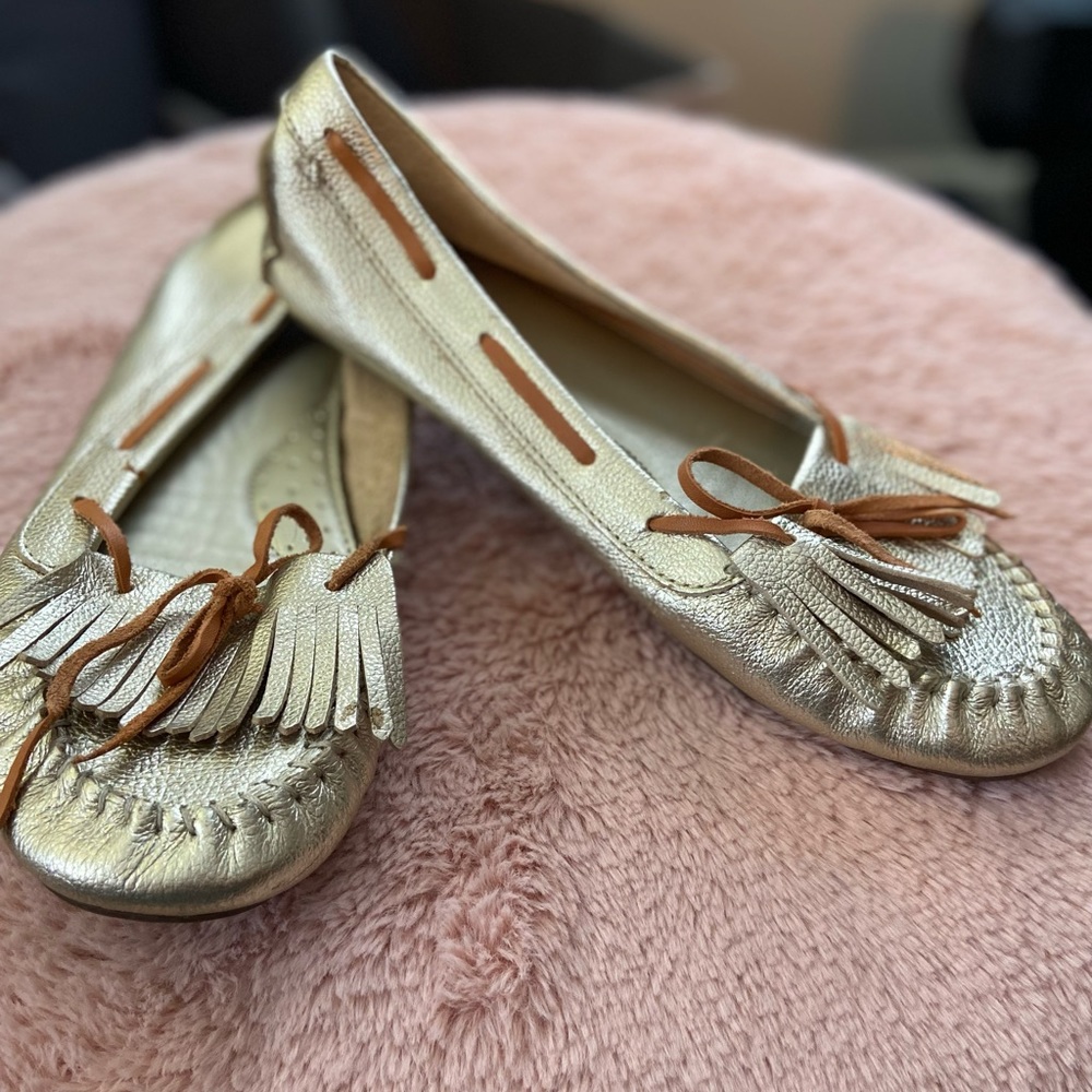 GAP soft gold fringe leather moccasins